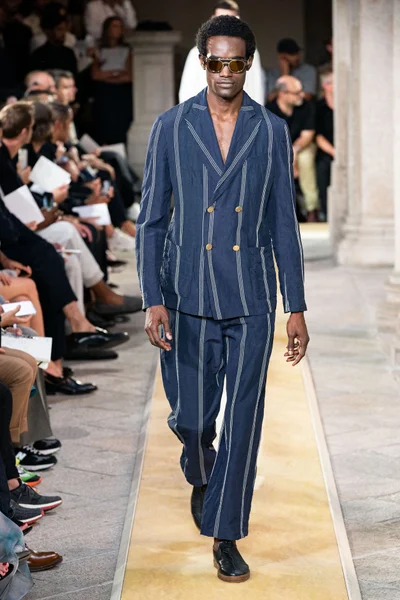 Look 64